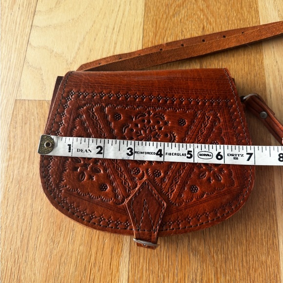 Handcrafted Brown Leather Crossbody saddle Bag - Picture 3 of 8
